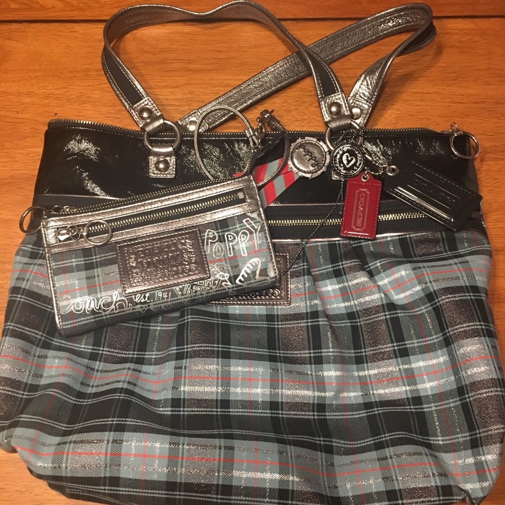 Poppy Coach Purse and wallet wristlet